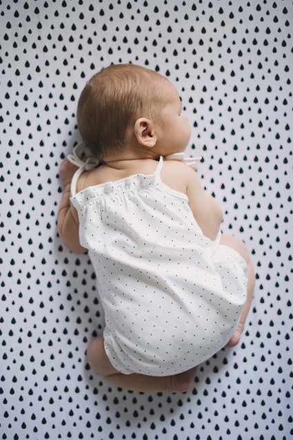simple modern newborn photos