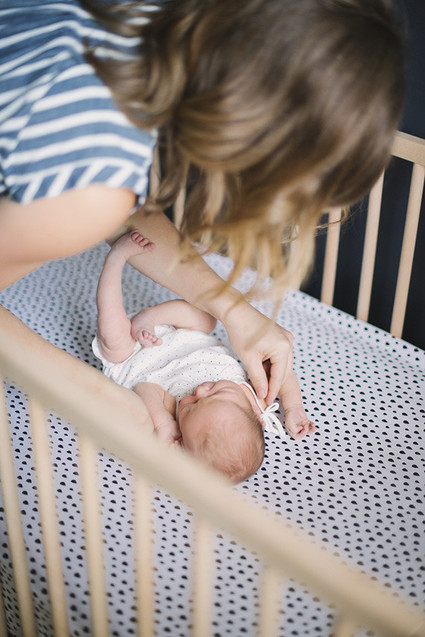 simple modern newborn photos