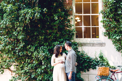 Maternity photos with bikes