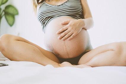 family maternity photos by Yuna Leonard