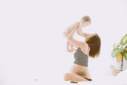 family maternity photos by Yuna Leonard