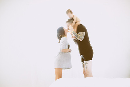 family maternity photos by Yuna Leonard