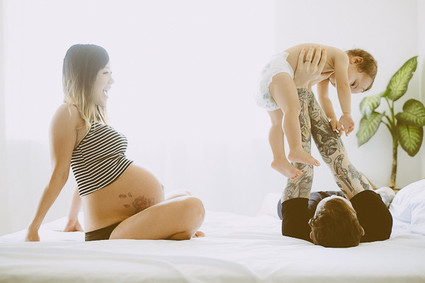 family maternity photos by Yuna Leonard