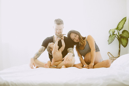 family maternity photos by Yuna Leonard