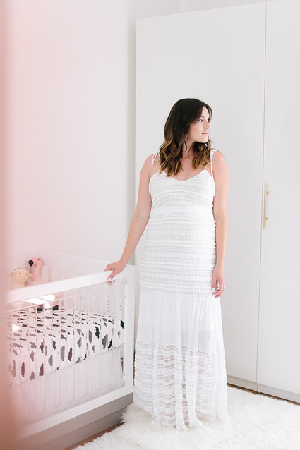 glamorous white maternity photos of Catherine