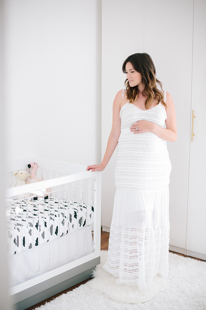 glamorous white maternity photos of Catherine