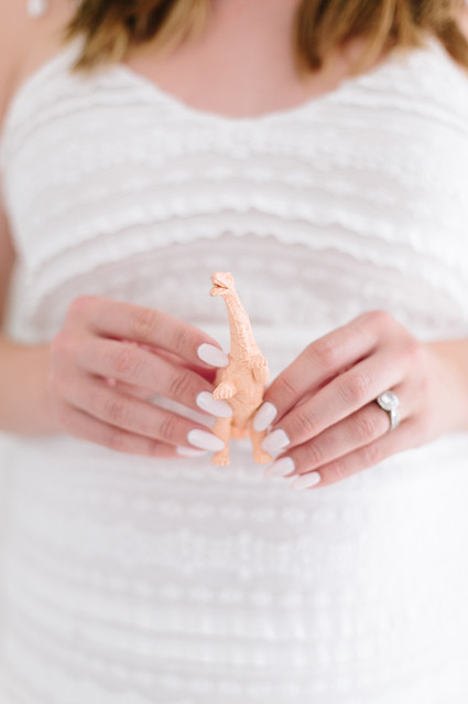 glamorous white maternity photos of Catherine