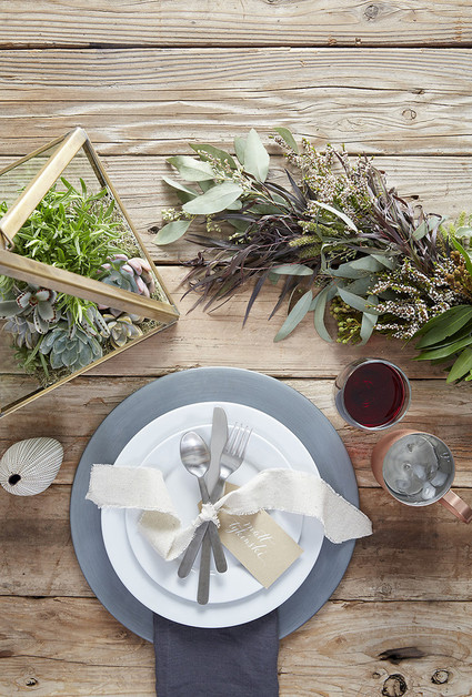 Rustic dinnerware idea