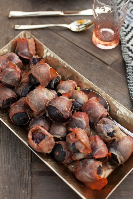 Outdoor dinner party food