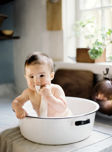 baby portrait in bath Inspiration