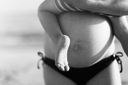 beach maternity photos in LA