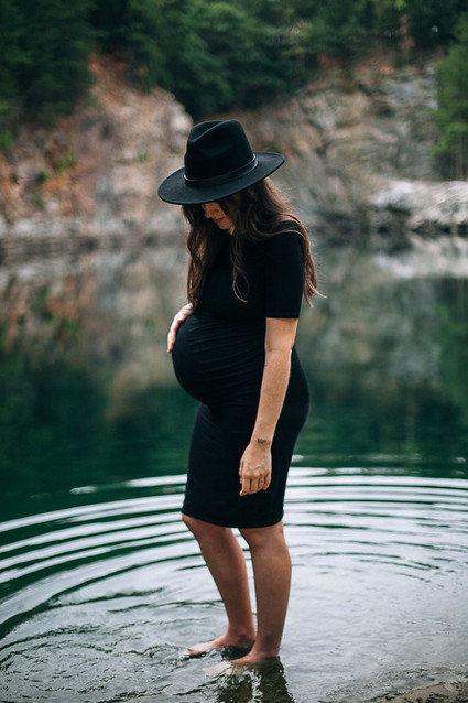 rock quarry maternity photos