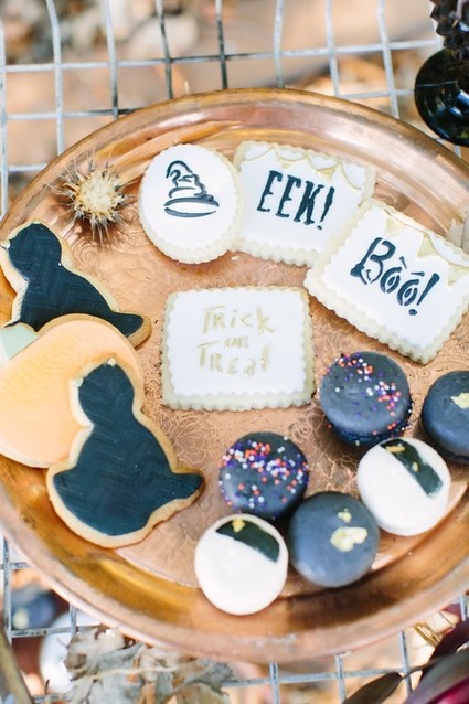 halloween macarons