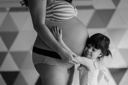 mama daughter maternity photos