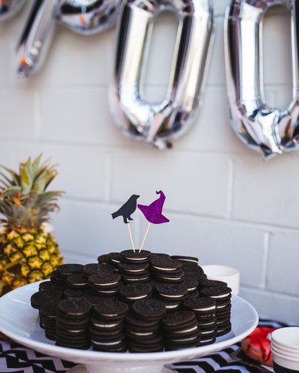 black and white halloween ideas