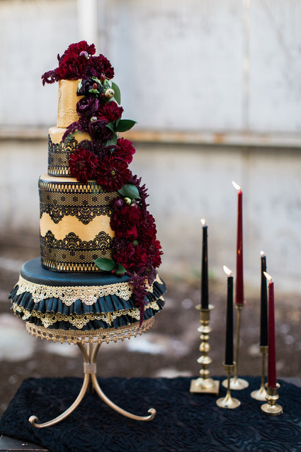 Black and gold wedding cake