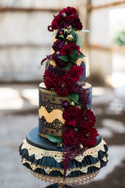 Black and gold wedding cake