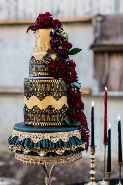 Black and gold wedding cake
