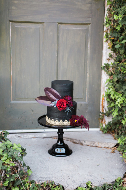 Black and gold wedding cake