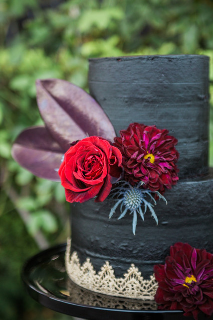 Black and gold wedding cake