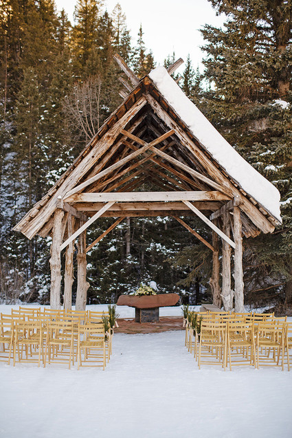 Outdoor winter ceremony