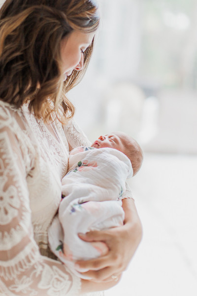 mother daughter newborn photos