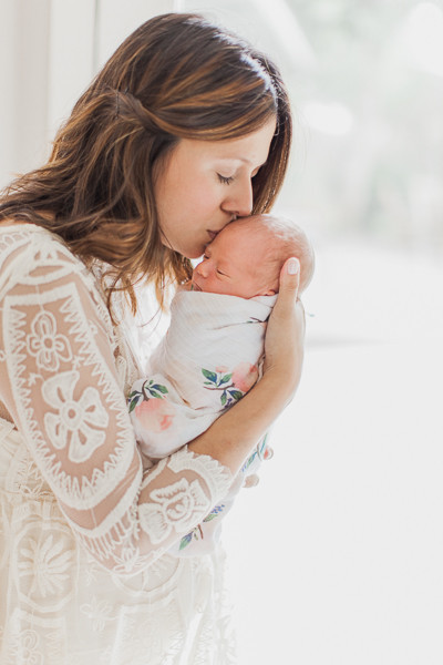 mother daughter newborn photos