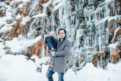 Snowy family photos in Canada