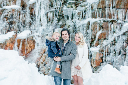 Snowy family photos in Canada