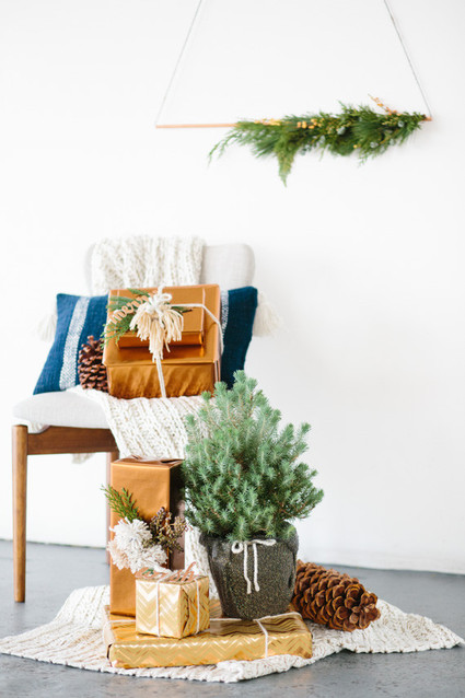 Modern gold holiday gift wrap ideas