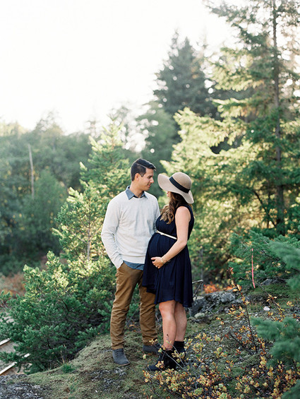 mountain maternity photos in Canada Inspiration