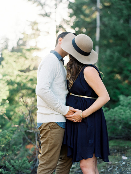 mountain maternity photos in Canada Inspiration