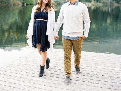 mountain maternity photos in Canada Inspiration
