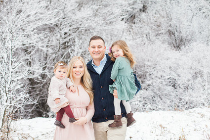 Snowy Utah family photos Inspiration