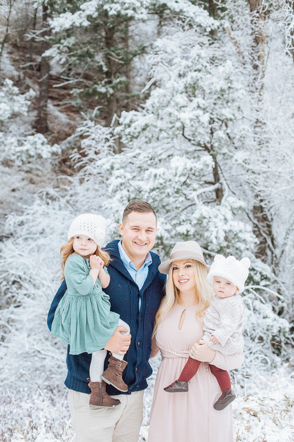 Snowy Utah family photos Inspiration