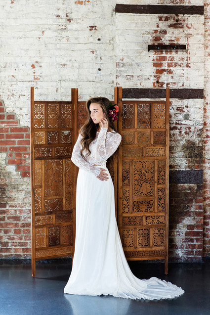 Long-sleeved wedding dress