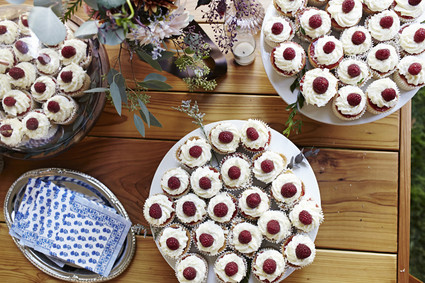 White and rasberry cupcakes
