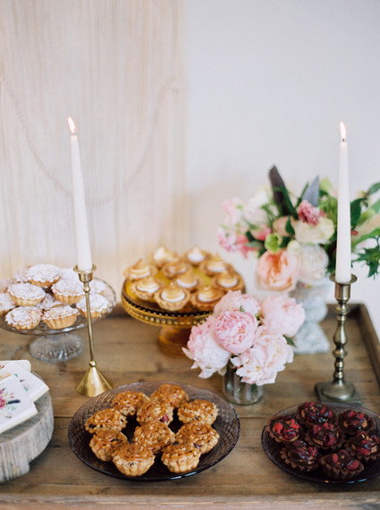 floral dessert table