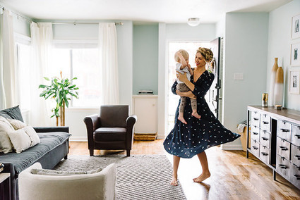 lifestyle family photos at home