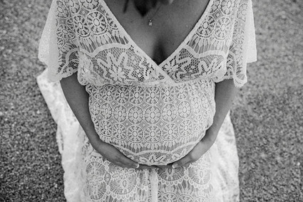 black and white beach maternity photos