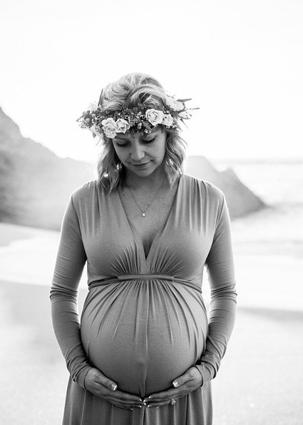 black and white beach maternity photos