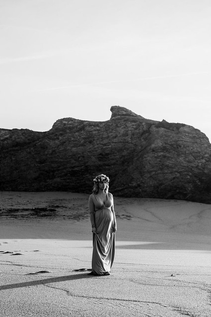black and white beach maternity photos