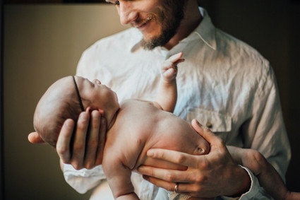 intimate newborn photos at home