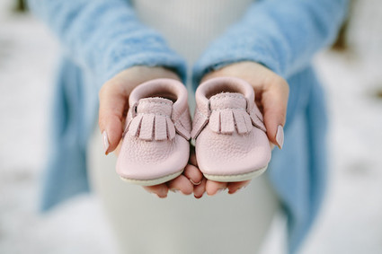 winter forest maternity photos