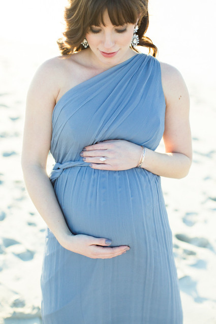 romantic coastal maternity photos