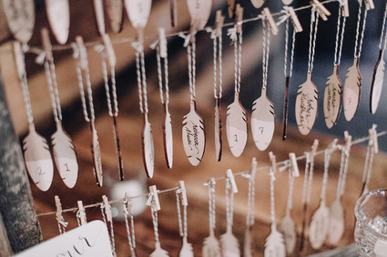 Feather escort cards