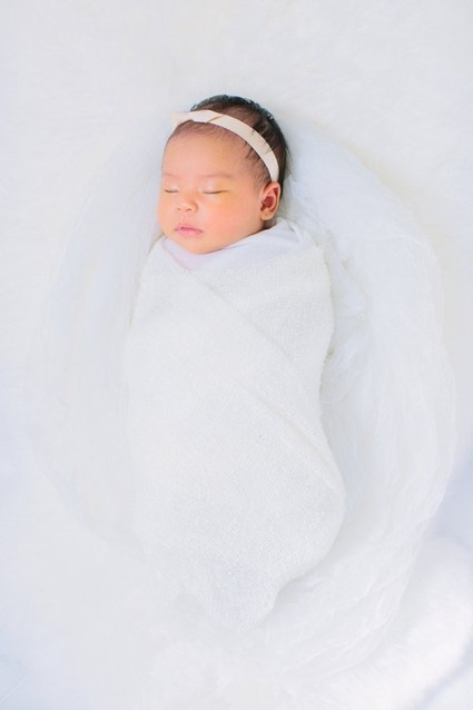 natural light newborn photos
