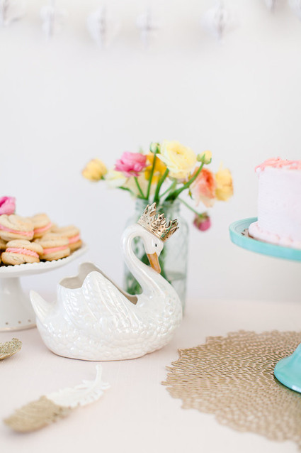 Spring swan party birthday Inspiration