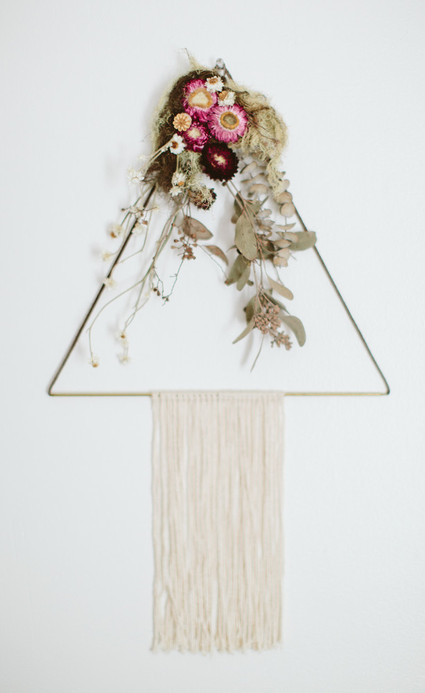 dried flower wall hanging idea