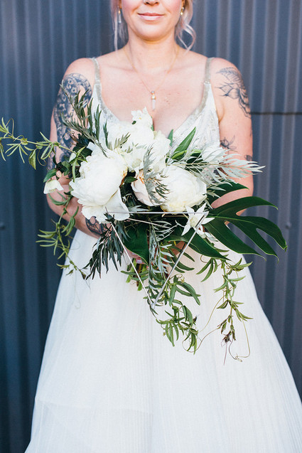 Modern white bouquet